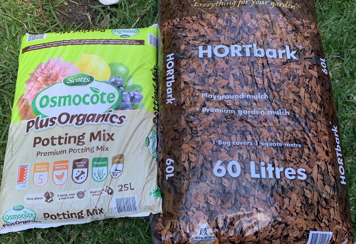 How to put mulch in a compost bin 7 Mulches Eco Family Life